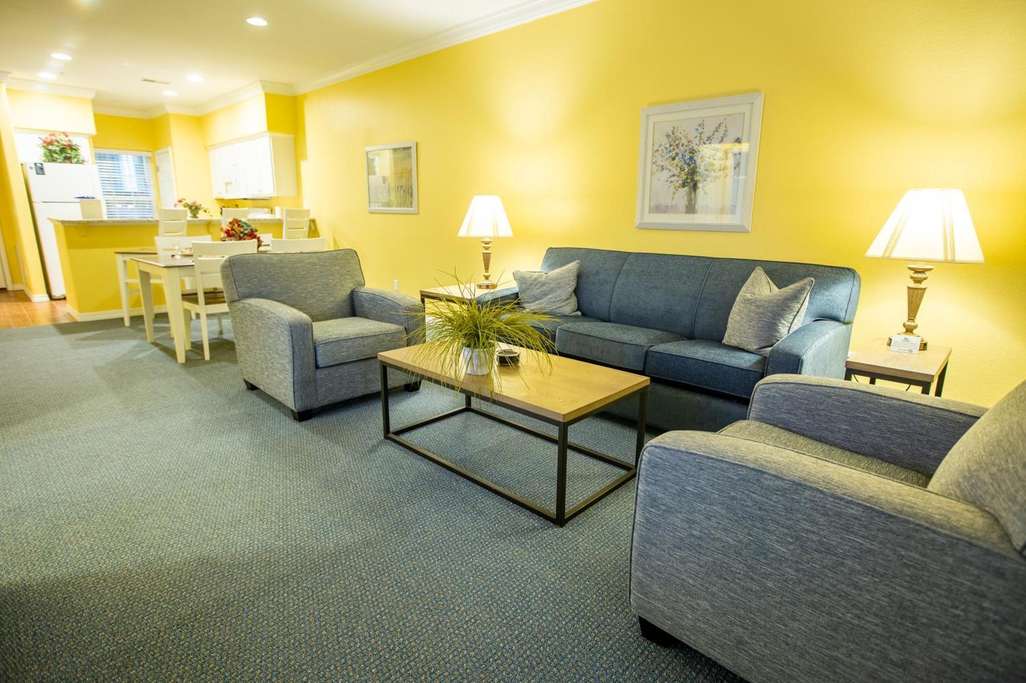 Palace View By Spinnaker Hotel 4*